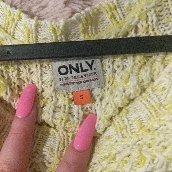 Yellow sweater - Picture 3 of 4